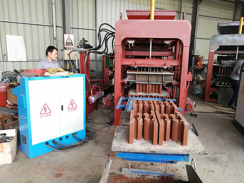 Osino-QT4-18-automatic-hydraulic-cement-concrete-interlocking-habiterra-block-making-machine-for-sale.jpg