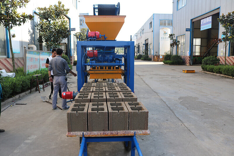 Osino-QT4-24-cement-concrete-construction-block-making-machine.jpg