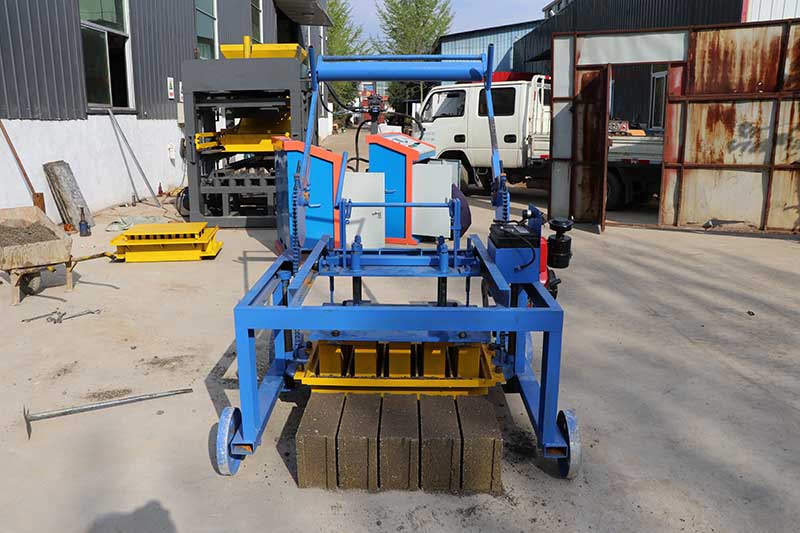 osino-qm4-45-diesel-engine-portable-concrete-block-making-machine (1).jpg